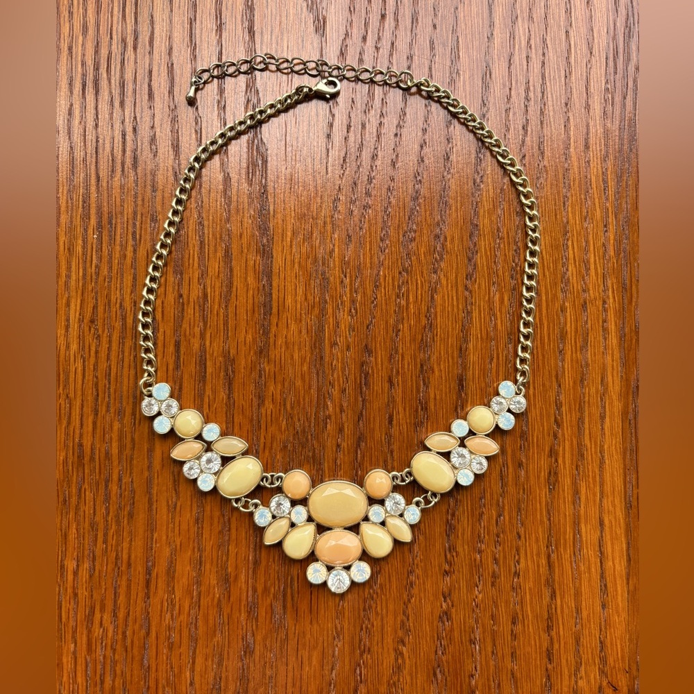 🌸Peach/Cream/Goldtoned Necklace